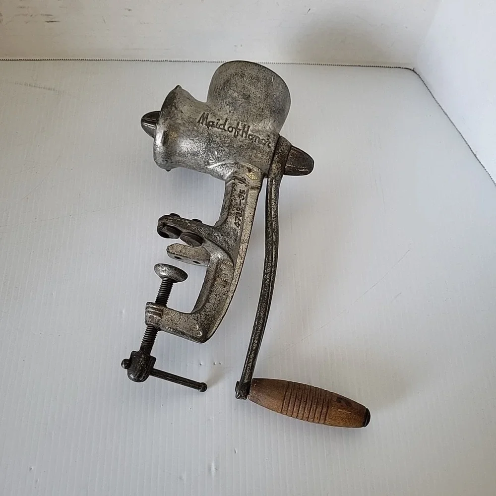 Antique Maid Of Honor Hand Cranked Meat Grinder 4702-35 Made in the USA